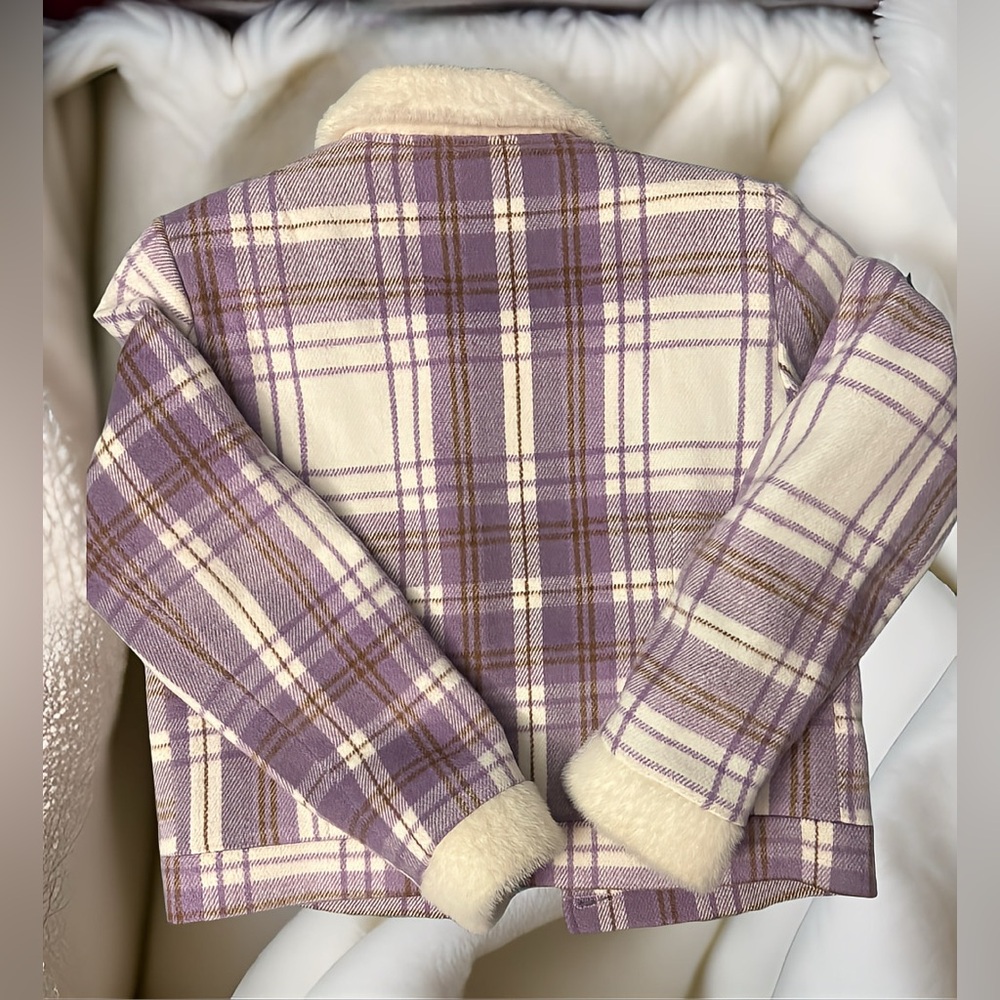Plaid Button-Up Jacket – Cozy & Chic - Picture 3 of 4